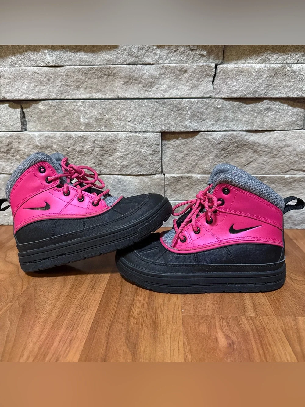 Nike Youth Pink Black Gray Woodside 2 High ACG Leather Winter High Top Boots